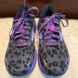 6.5 Women’s Brooks Black and Purple Athletic Shoes Animal Print